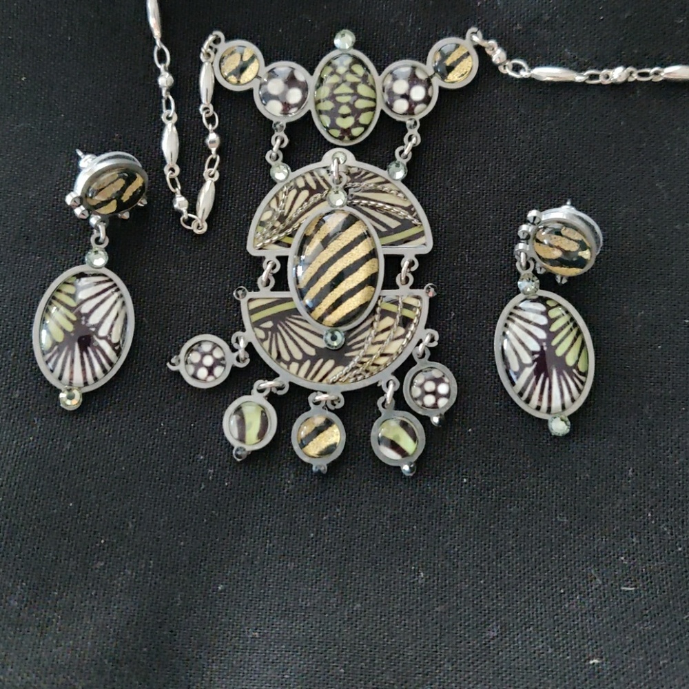 Necklace and earrings set